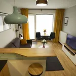 Warsaw Stay Apartment شقة