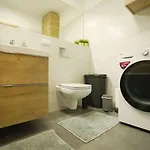 Warsaw Stay Apartment شقة وارسو
